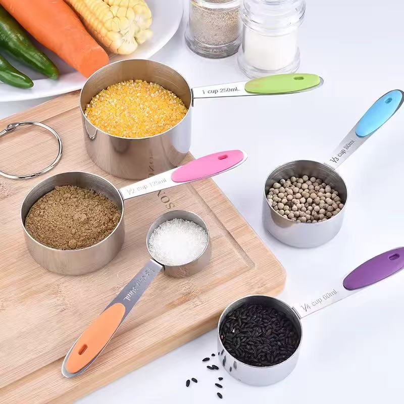 Silicone handle stainless steel measuring cup and measuring spoon set, scale-reading kitchen baking tool set