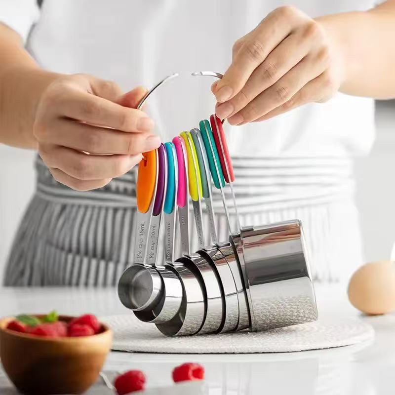 Silicone handle stainless steel measuring cup and measuring spoon set, scale-reading kitchen baking tool set