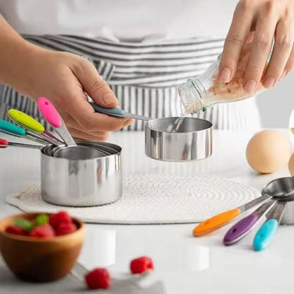 Silicone handle stainless steel measuring cup and measuring spoon set, scale-reading kitchen baking tool set