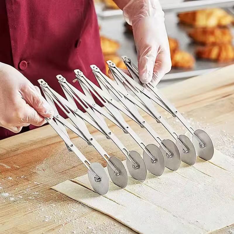 Stainless steel extendable multi-wheel pizza cutting knife