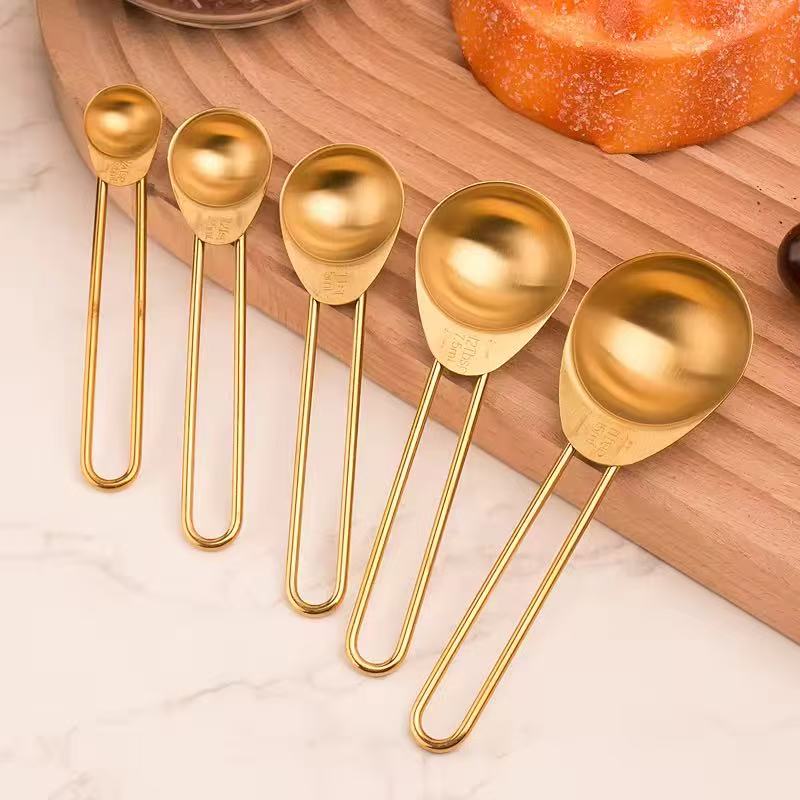 Measuring cup and measuring spoon baking tool set