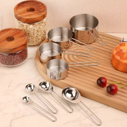 Measuring cup and measuring spoon baking tool set