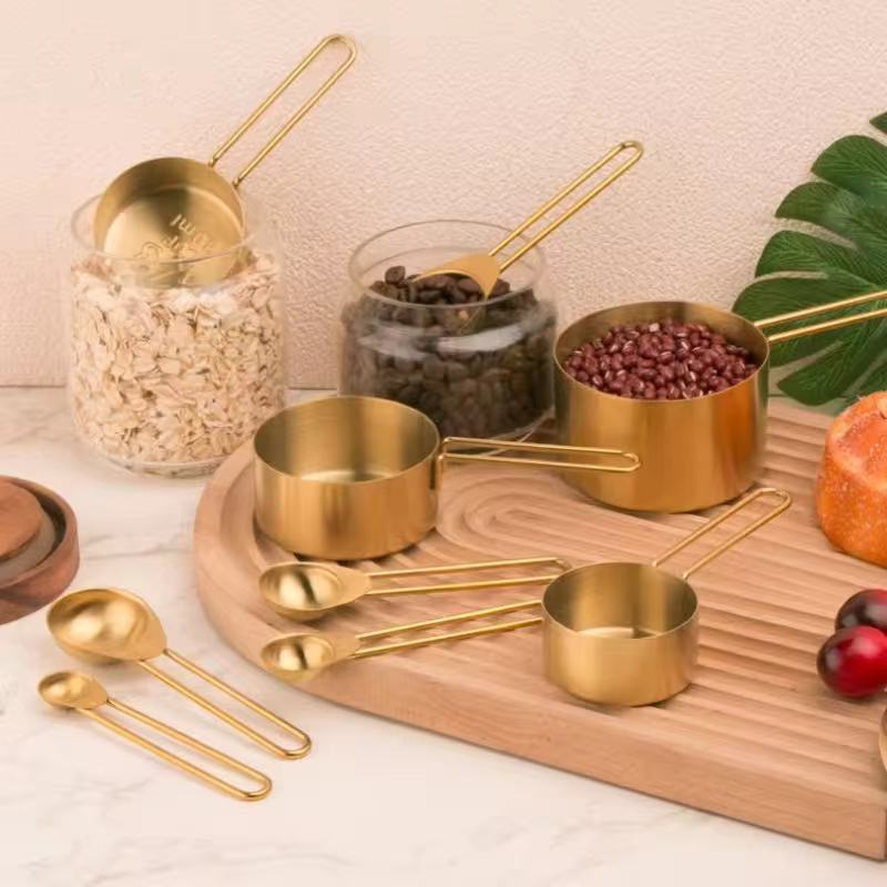 Measuring cup and measuring spoon baking tool set