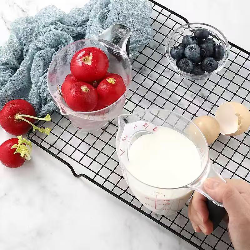 Liquid measuring baking tools