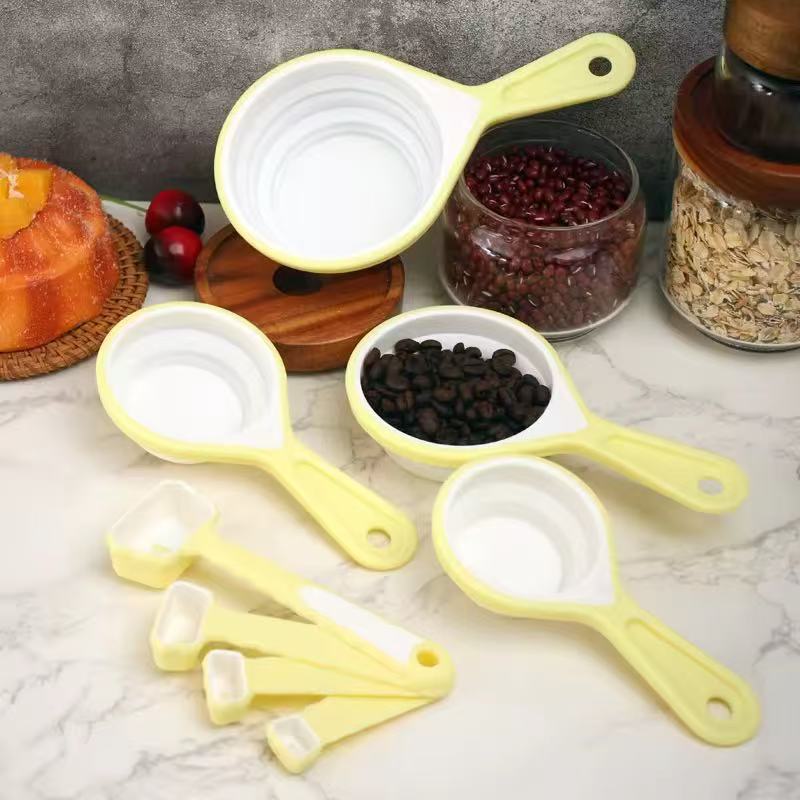 Foldable silicone measuring cup and measuring spoon set