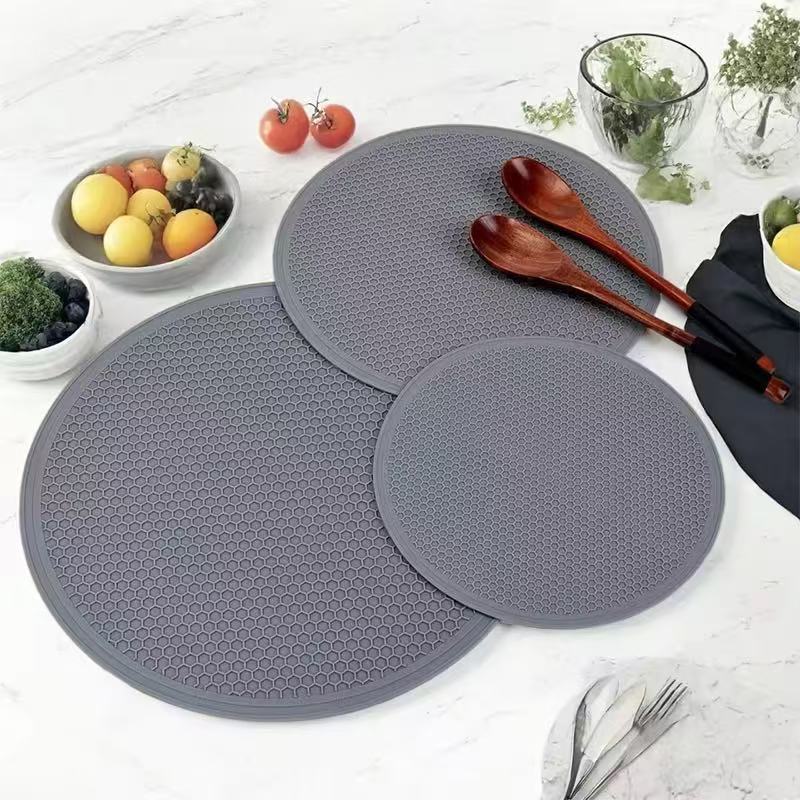 Household kitchen silicone heat insulation pad
